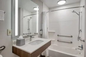 Holiday Inn Express & Suites Wadsworth by IHG - Salle de bain
