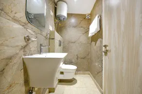 Fabhotel Luxury Inn Adarsh Nagar - Badeværelse