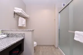 Holiday Inn Express & Suites Williams by IHG - Salle de bain