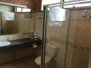 Essendon Motel - Bathroom