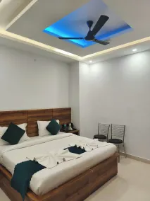 Hotel Vaidik Ganga - Room
