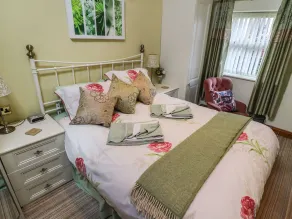 courtyard cottage - Room