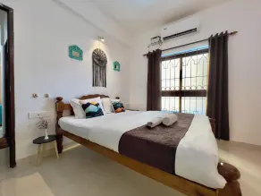 GoanHideaway Uno - Cozy 1BHK with Pool and Wifi - 10 Mins to Vagator - Rom