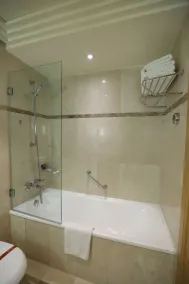 Le Royal Hotel - Beirut - Bathroom