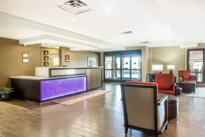 Comfort Suites Clinton near Presbyterian College - Rezeption