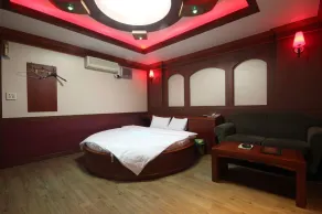 Utopia Hotel - Habitación