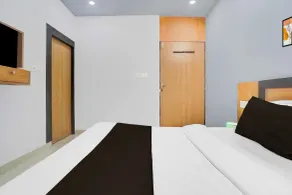 Super OYO Hotel O Gomti Nagar Near Amity Formerly Hotel Green Apple - Værelse