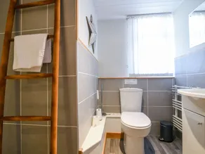The Penthouse No 5 - Baño