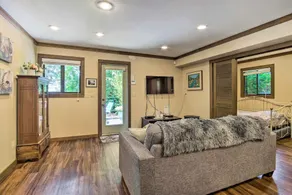 Coos Bay Cottage w/ Fireplace & BBQ Patio! - Interiør