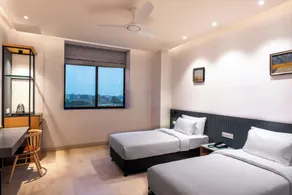 Krishna's courtyard Hotel & Convention - Værelse
