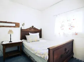 Janice's Traditional House - Camera