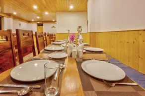 La Aero Resort Home in Snow Mountains - Restaurant