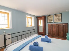 Sundial House - Room