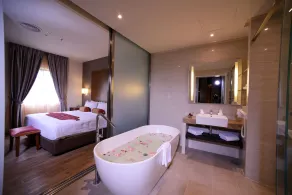 Bella Vista Waterfront Resort, Kuah Langkawi - Zimmer