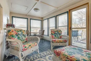 Water & Sunset Views! Monticello Couple's Getaway - Interior