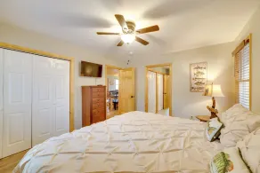 Cozy Waverly Cabin w/ Fireplace & Deck! - Interiör