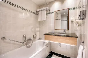Holiday Inn Brussels Schuman by IHG - Bathroom