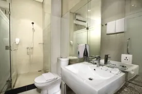 Whiz Prime Hotel Kelapa Gading - Bathroom