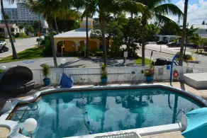 Horizon by the Sea Inn - Piscina