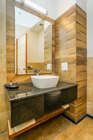 The Zenith - A boutique hotel by Hot Millions - Bathroom