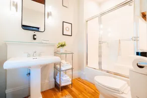 Mercury Hotel Provincetown - Bathroom