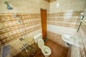 The WAVES Fortkochi - Bathroom