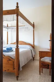Room-one Bedroom Apartment - Just 800 m - Chambre