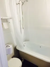 Aldrich Hotel - Bathroom