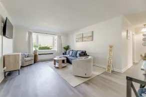 Walk to Parks & Marina! Waterfront Cambridge Condo - Innvendig