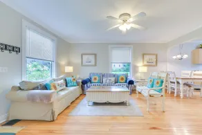 Walk to Lake Michigan: Pet-friendly Charlevoix Gem - Interiør