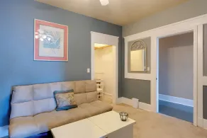 Walkable Racine Retreat! 1 Mi to Lake Michigan - Intérieur