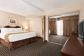Ramada by Wyndham Belleville Harbourview Conference Center - Chambre