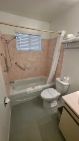 Alpine Motel - Bathroom
