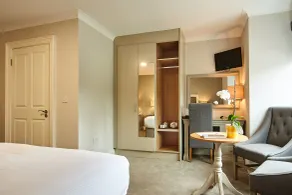 The Farmers Kitchen Hotel - Room