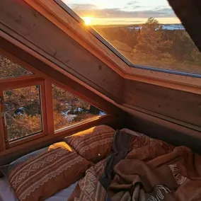 Faråsen Luxury Treetop Cabin - Sleep Among the Trees - Værelse