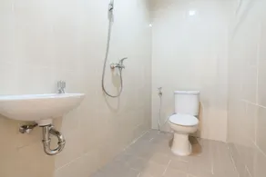 RedDoorz @ Graha Cemerlang Maros - Bathroom