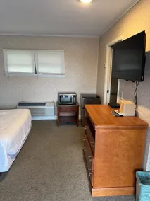 Atlantic Inn & Suites near Belmar Beach - Room