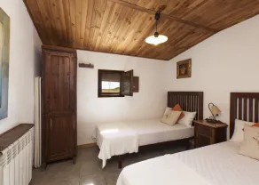 Merveilleuse maison conviviale et familiale avec barbecue, piscine et internet haut débit | Vue jardin | Avec animaux acceptés - Chambre