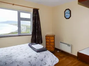 Rossbeigh Beach Cottage No 4 - Room