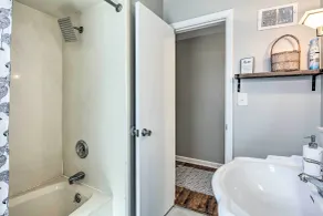 Charming Springfield Home w/ Private Backyard - Bad