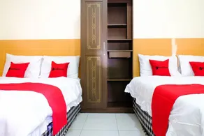 RedDoorz near STAB Syailendra Kopeng - Chambre