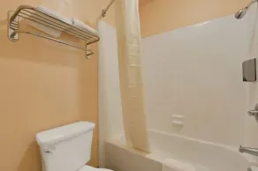 Americas Deluxe Inn- Marysville - Baño
