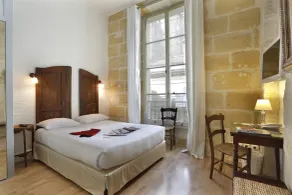 Hôtel La Tour Intendance - Værelse