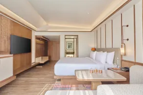 Slohh by Roach Bengaluru, Curio Collection by Hilton - Quarto