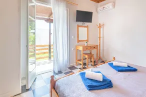 Villa Popi on the beach of Agios Gordios - Rum