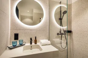 LOGINN Hotel Köln Airport - Badezimmer