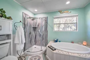 Waterfront Studio w/ Dock Access in Inglis! - Interiør