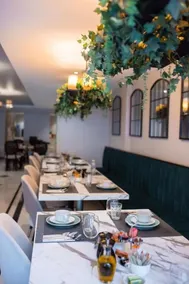 Merit Kensington Hotel - Restaurant