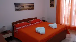 Apartamento con barbacoa y terraza - Habitación