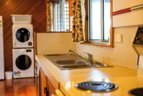 StayAU Private Two-Storey 6 Beds House Wendouree - Private kitchen